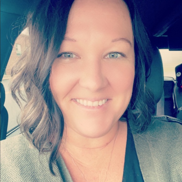 Meet your Posher, Jenae - Picture 1 of 2